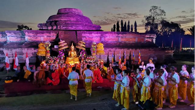 Aroma Toleransi Pada Perayaan Waisak 2019 Di Candi Muara Takus Saat Ramadan