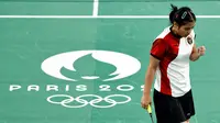 Gregoria Mariska Tunjung berhasil mengalahkan Ratchanok Intanon dua set langsung (25-23 dan 21-9). (Luis TATO/AFP)