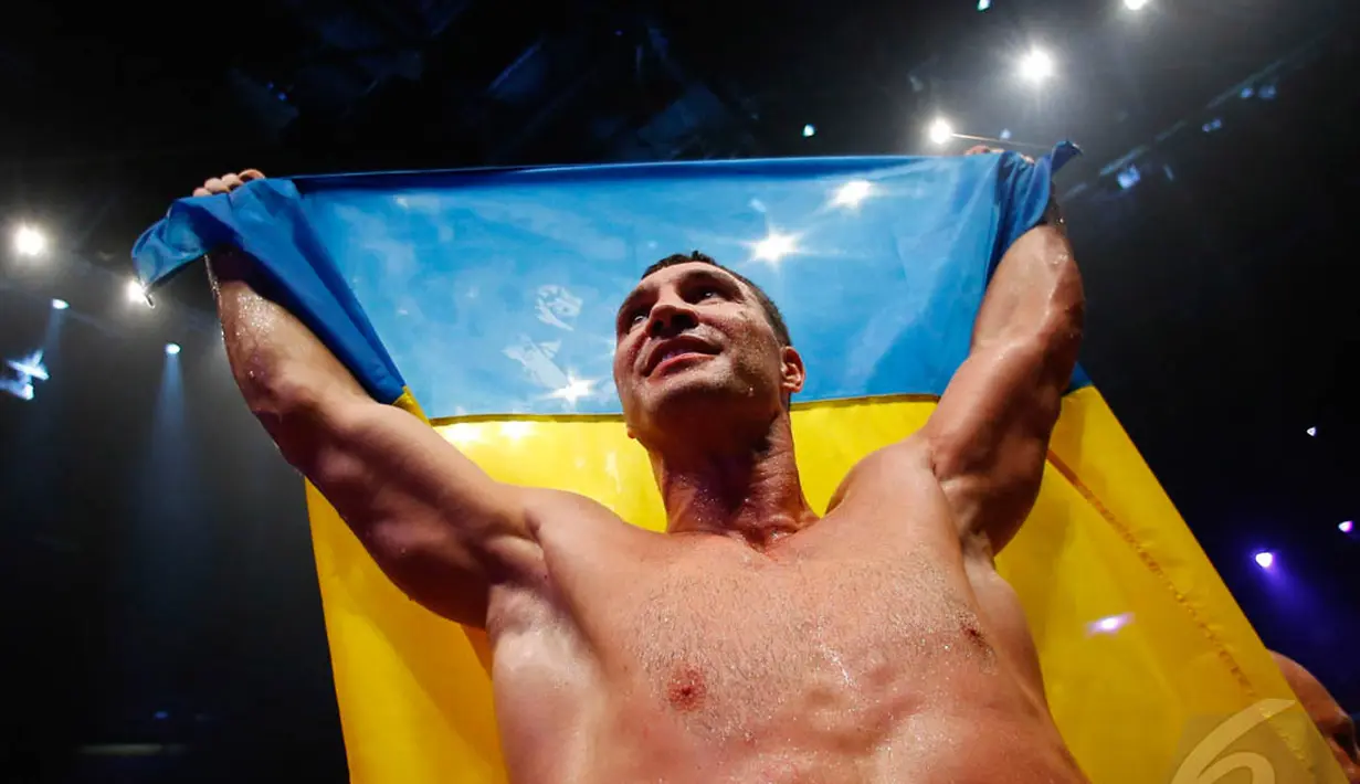 Klitschko terlihat sangat gembira. Ia berharap kemenangannya ini bisa berdampak baik kepada negaranya yang sedang konflik, Jerman, Sabtu (26/4/2014) (Reuters/ Kai Pfaffenbach).