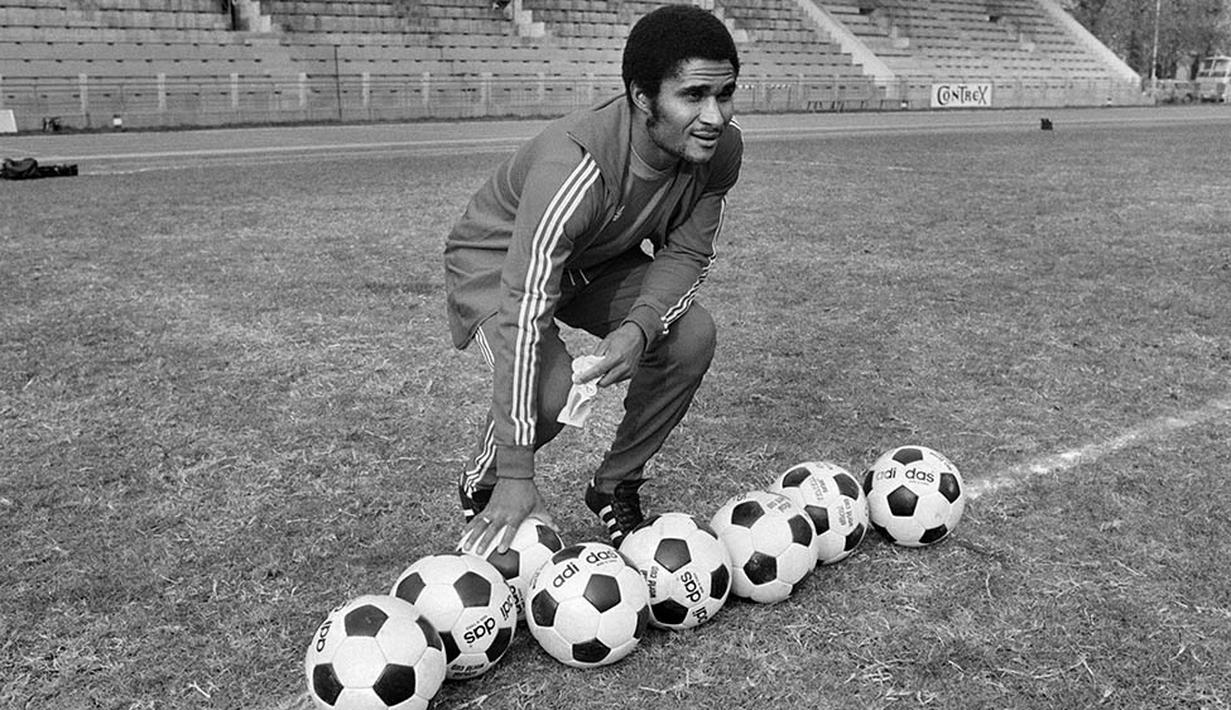 1. Eusebio (Portugal) - Bersama Benfica, legenda Portugal ini berhasil mencetak 317 gol dari 313 laga. Namun sayang peraih Ballon d'Or tahun 1965 belum pernah membawa negaranya jadi juara Eropa. (AFP/Staff) 