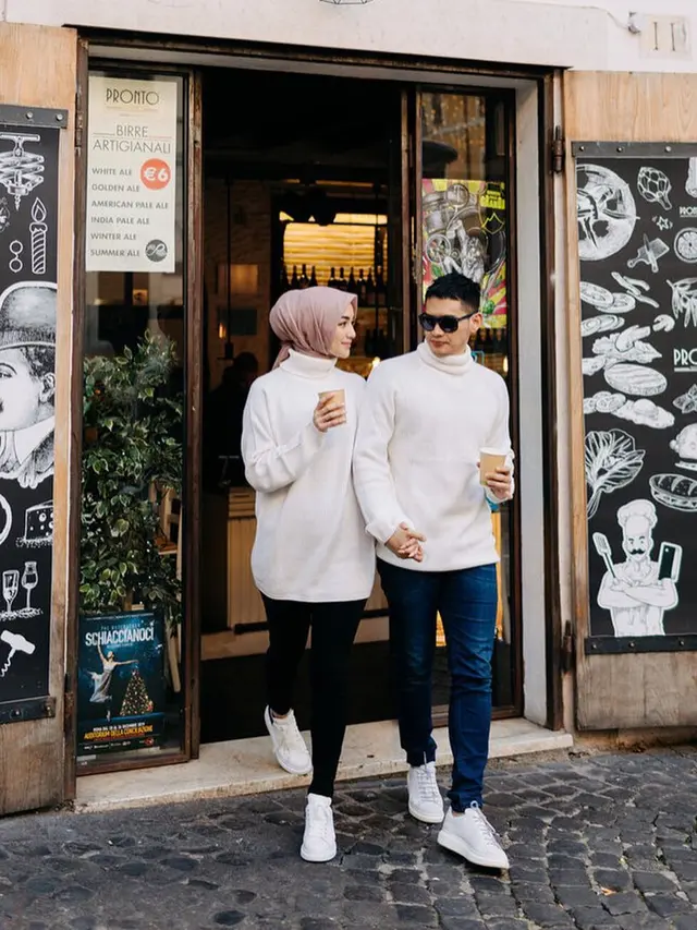 FOTO: Gaya Citra Kirana dan Rezky Aditya Pakai Baju Couple, Kompak