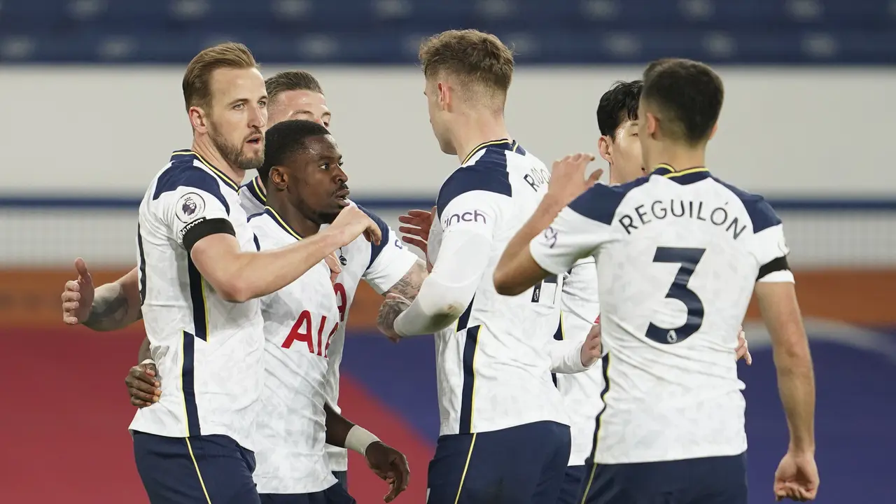 FOTO: Sigurdsson dan Kane Cetak Brace, Laga Everton Kontra Tottenham Tuntas 2-2 - Harry kane; Tim Tottenham Hotspur