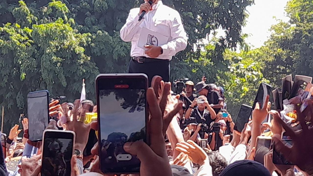 VIDEO: Wajah Serius Anies Dengar Wanita Bicara Keras Tak Mau Pribumi Mati Lawan 'Mike Tyson