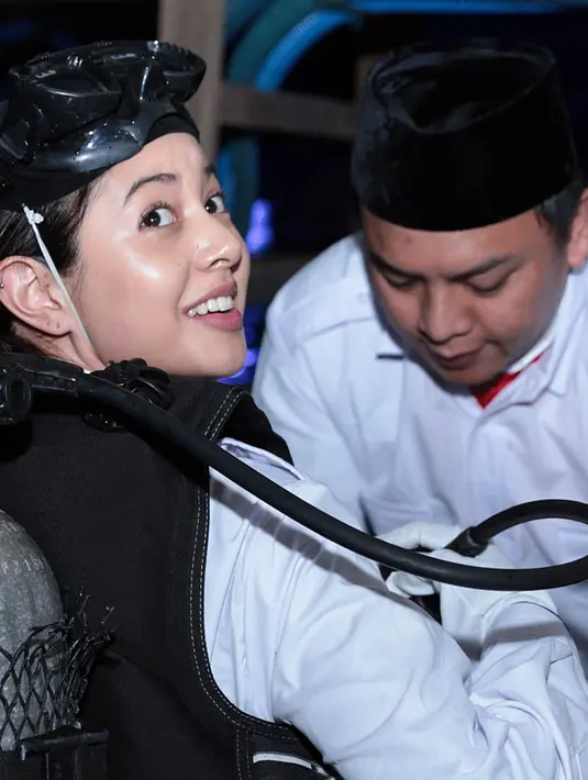 "Iya pokoknya apapun yang terjadi aku akan selalu support, aku akan selalu nunggu dia, pokoknya support," tambah Aurelie. (Deki Prayoga/Bintang.com)