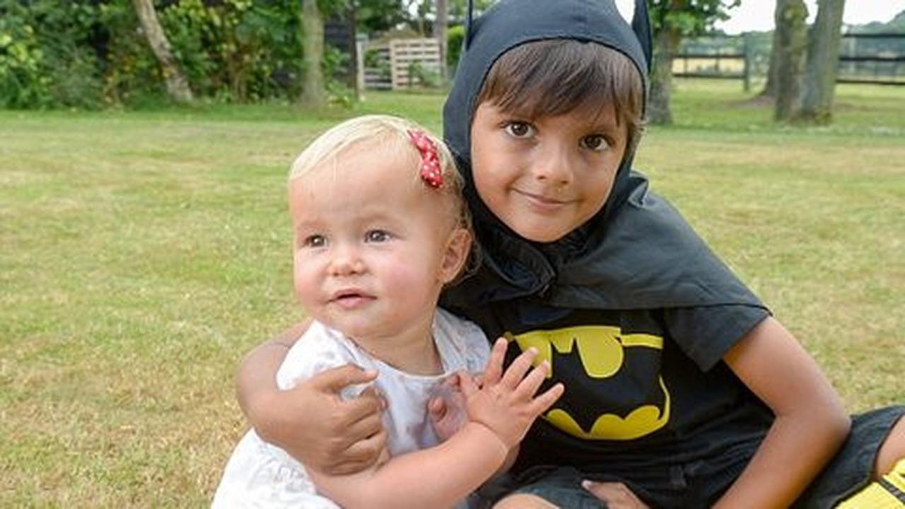 Batman' cilik selamatkan bayi yang terkunci dalam mobil