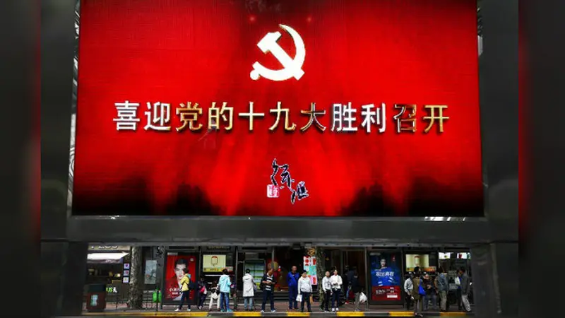 Logo Partai Komunis China menghiasi berbagai lokasi di Beijing jelang pelaksanaan Kongres Nasional Partai Komunis ke-19