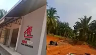 Bangunan Koperasi Desa Merah Putih Berdiri di Tengah Kebun Sawit