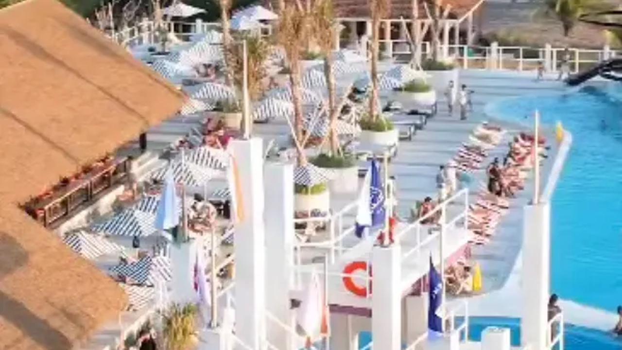 Satu-Satunya Beach Club di Lombok yang Punya Jumping Platform
