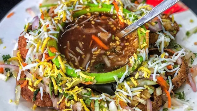 chotpoti, salah satu makanan khas Banglades
