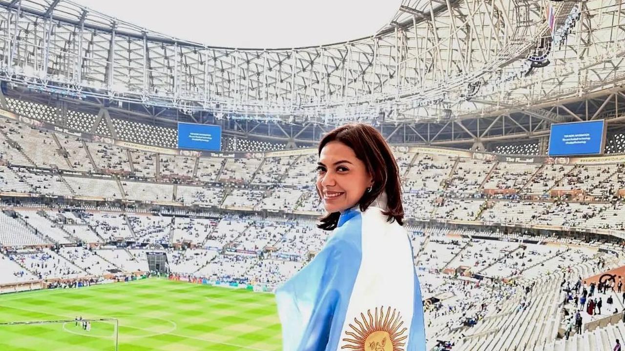 Najwa Shihab Nonton Final Piala Dunia 2022 Langsung di Qatar, Bentangkan Syal dan Kibarkan Bendera Argentina sebagai Bentuk Dukungan