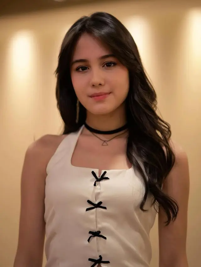 Nicole Rossi pamer pesona manis dan elegan. (credit:instagram.com/nicole_rossi_/yow360)