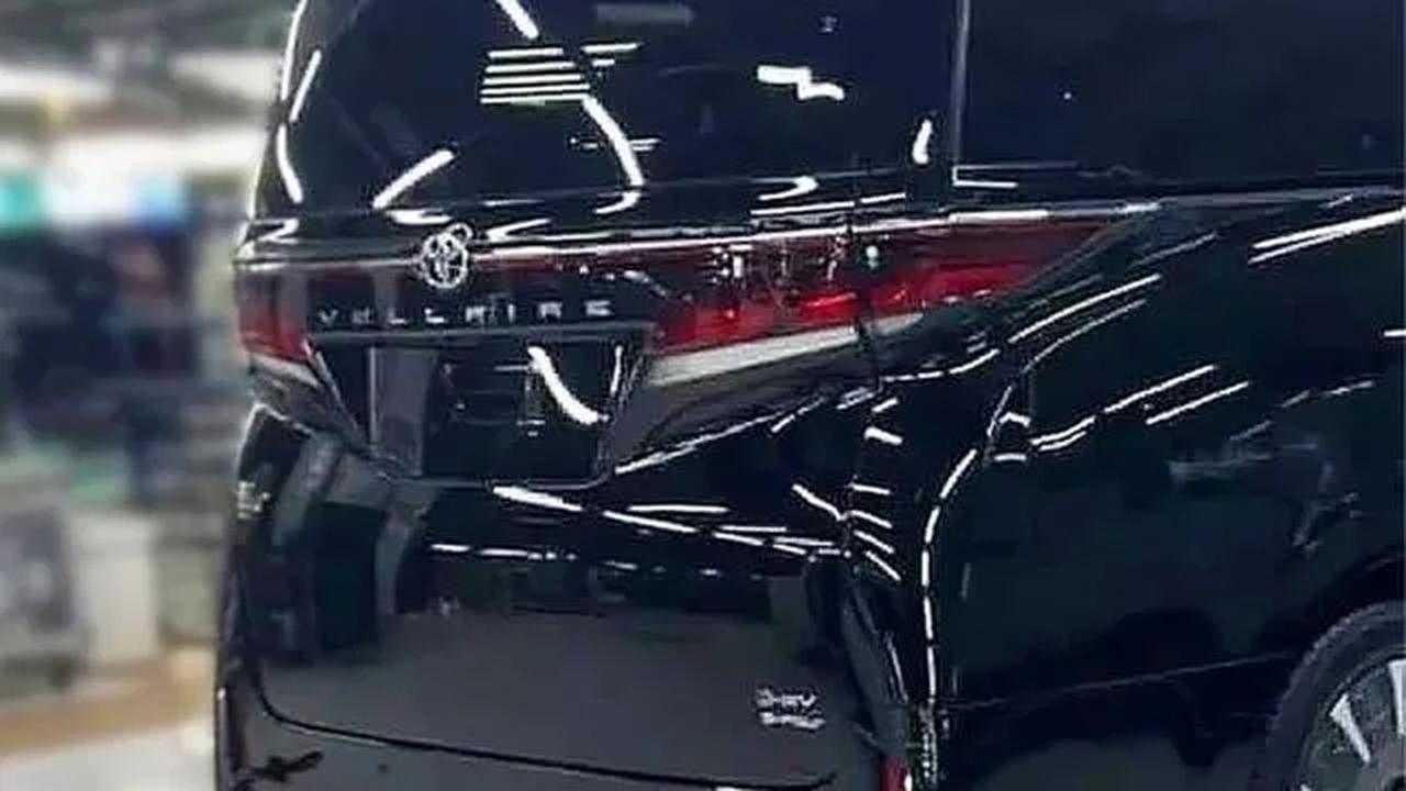 Adapun objek lelang berupa 14 mobil mewah