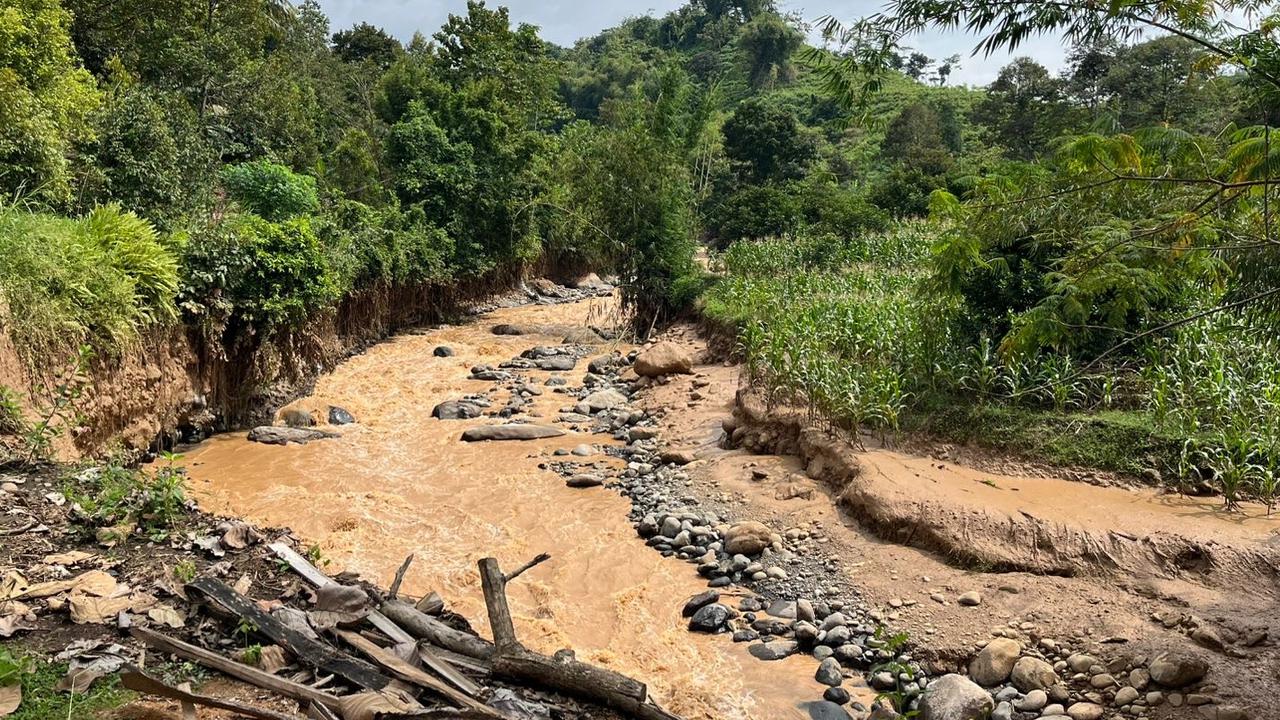 Banjir Bandang Terjang Mojo Kediri, Seorang Lansia dan 11 Kambing Hanyut Terseret Arus Sungai