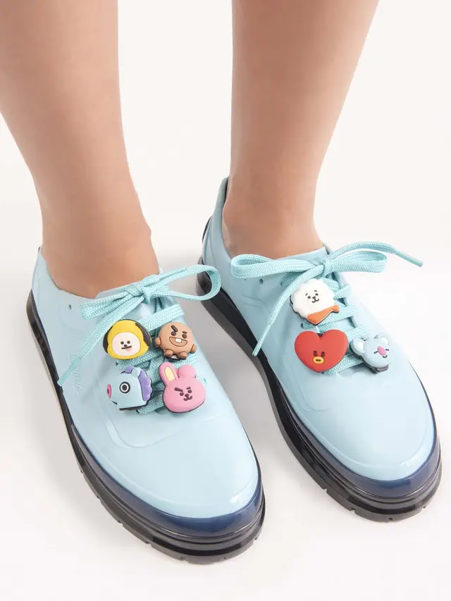 Kolaborasi Vegan Footwear Brand Melissa dengan BT21 kini hadir di Indonesia, seperti apa koleksinya?