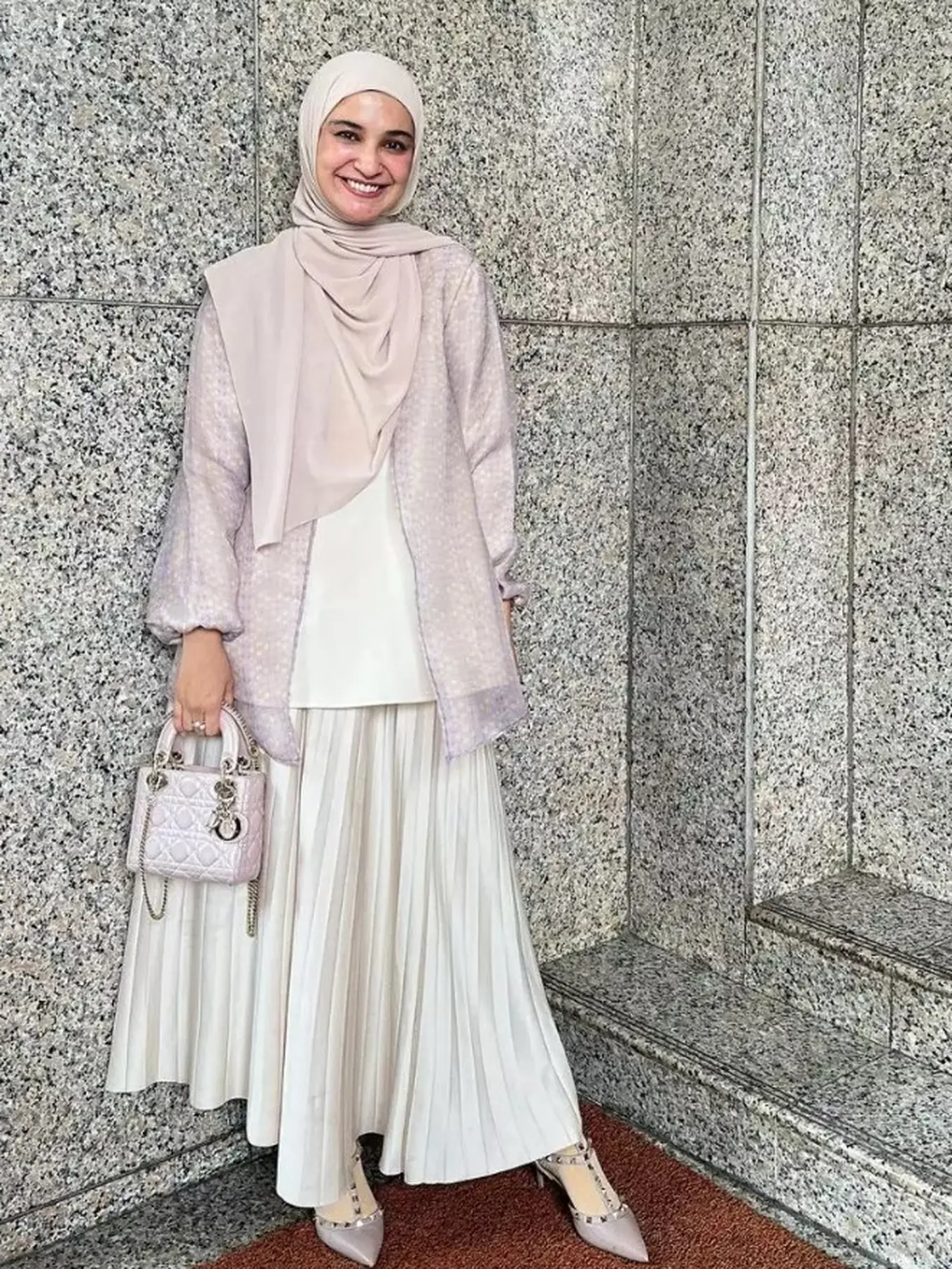 Lahap Banget, 9 Potret Shireen Sungkar saat Makan Bebek Sampai Mie yang ...