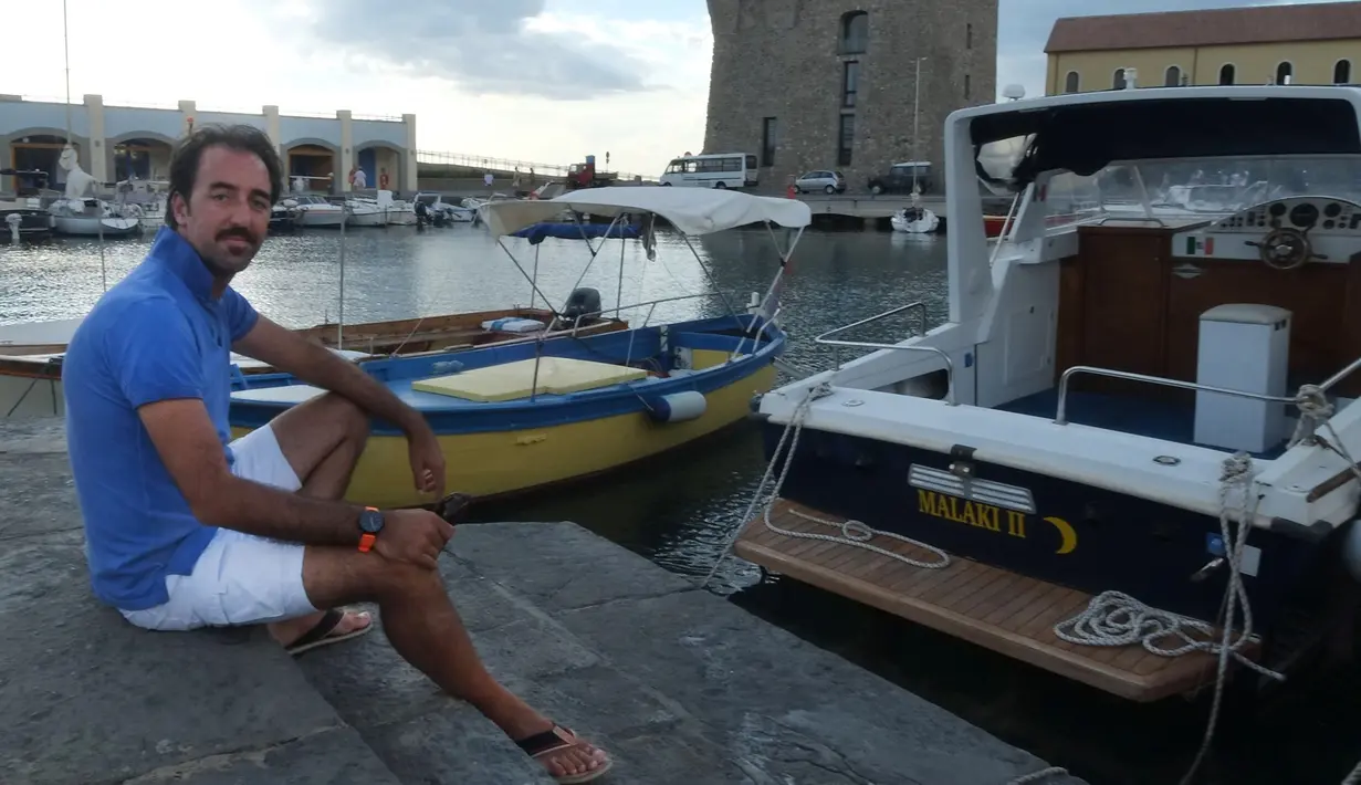 Stefano Pisani yang merupakan Wali Kota Acciaroli di Italia selatan. Selain dikenal panjang umur, rahasia lain yang dikenal dari penduduk kota ini karena memiliki jumlah penderita penyakit jantung dan Alzheimer yang rendah. (AFP PHOTO/Mario Laporta)