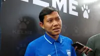 Pemain Persib Bandung, Adam Alis. (Bola.com/Erwin Snaz)