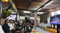 TPN Ganjar-Mahfud menggelar nonton bareng (Nobar) debat capres 2024. (Liputan6.com/Nanda Perdana Putra)