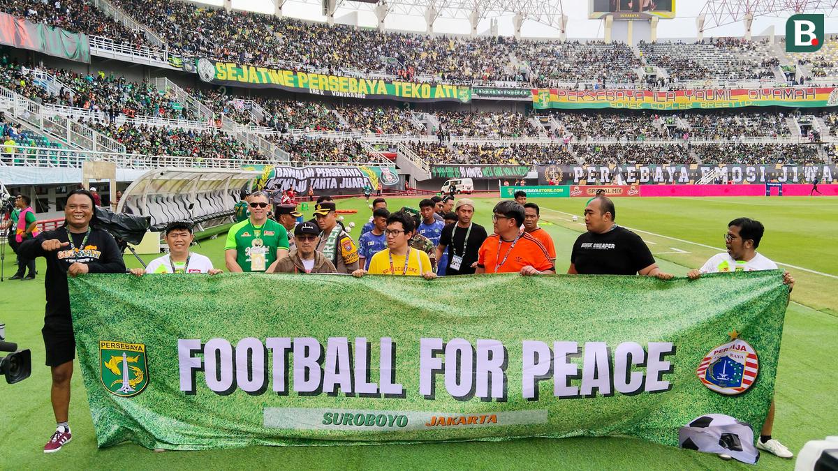 BRI Liga 1: Bonek dan The Jakmania Serukan Suara Perdamaian di Gelora Bung Tomo