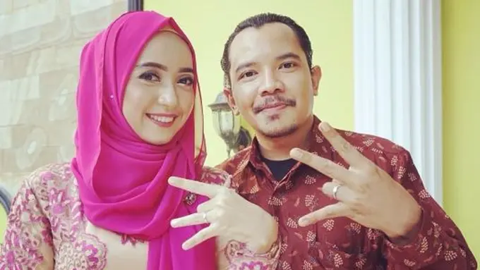 [Bintang] Cella Kotak dan Carolyna Dewi