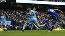 Pemain Chelsea, Diego Costa, mencetak gol balasan ke gawang Manchester City dalam laga Premier League di Stadion Etihad, Sabtu (3/12/2016). (Action Images via Reuters/Jason Cairnduff)