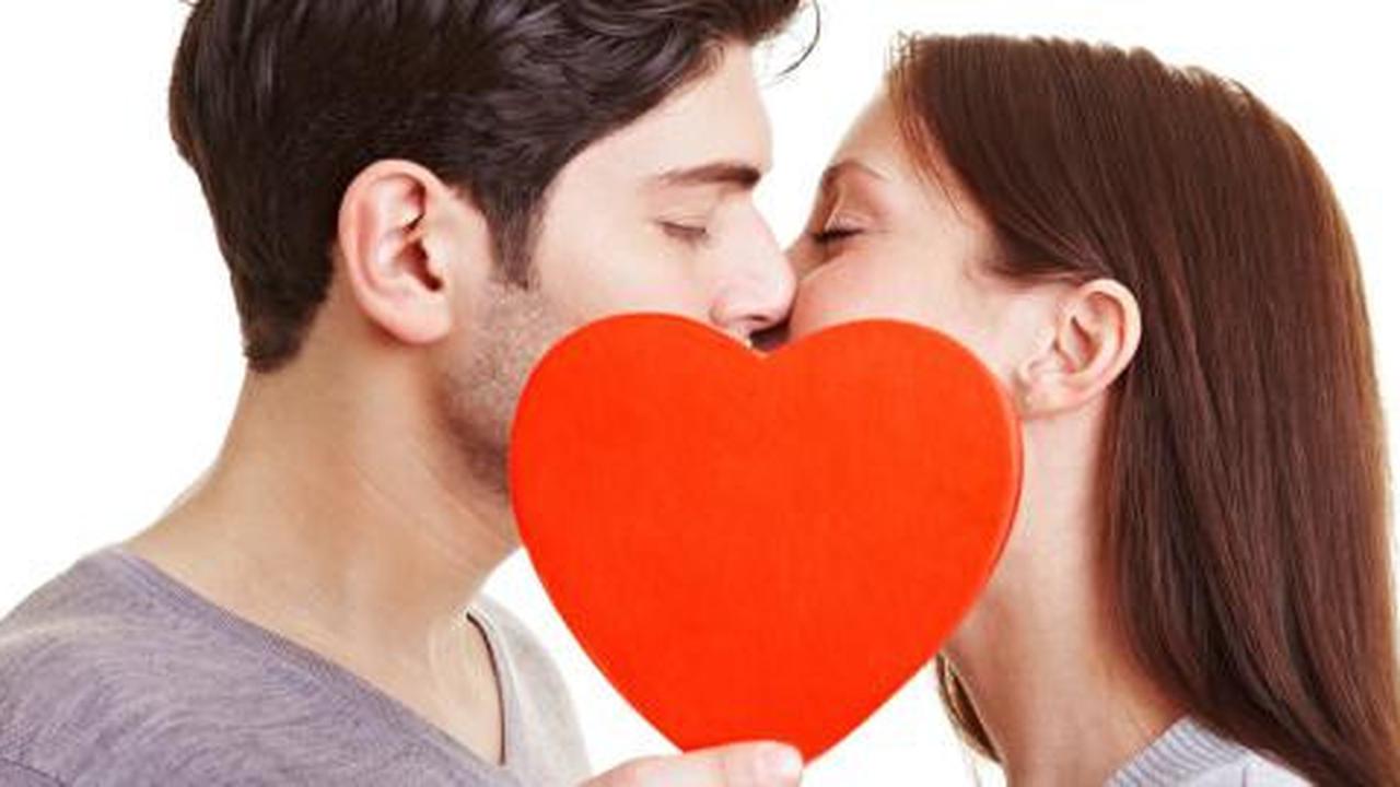 Kenali 8 tanda mantan masih cinta!