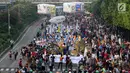 Ribuan peserta Parade Asian Games 2018 melintasi Jalan MH Thamrin, Jakarta, Minggu (15/5). Sekitar 4.800 orang peserta memeriahkan ajang dimulai di Monumen Nasional hingga kawasan Car Free Day. (Liputan6.com/Arya Manggala)
