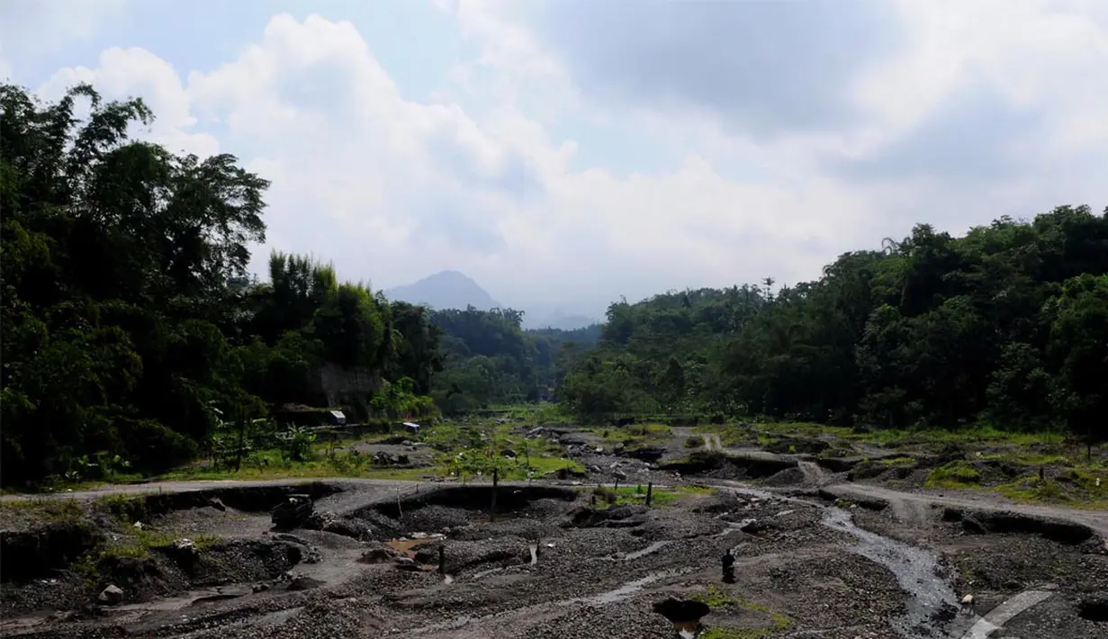 Bencana Merapi menarik orang datang berkunjung, menginspirasi warga memanfaatkan daya tarik dusunnya untuk wisata. Membuat Lava Tour (Liputan6.com/Andrian M Tunay).