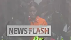 Tersangka kasus pembunuhan Wayan Mirna Salihin, Jessica Kumala Wongso jatuh sakit. Ia mengeluhkan nyeri di dadanya. Penasehat Hukum Jessica, Hidayat Boestam mengatakan kliennya sudah diberi obat oleh dokter polisi namun hal tersebut malah membuat Jes...