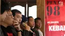 Persatuan Nasional Aktivis 98 (PENA 98) memberikan keterangan pers di Jakarta, Kamis (14/3). Dalam keterangan persnya PENA 98 menyatakan sikap menolak Capres Pelanggar HAM, Menolak Capres Tuan Tanah. (Liputan6.com/Johan Tallo)