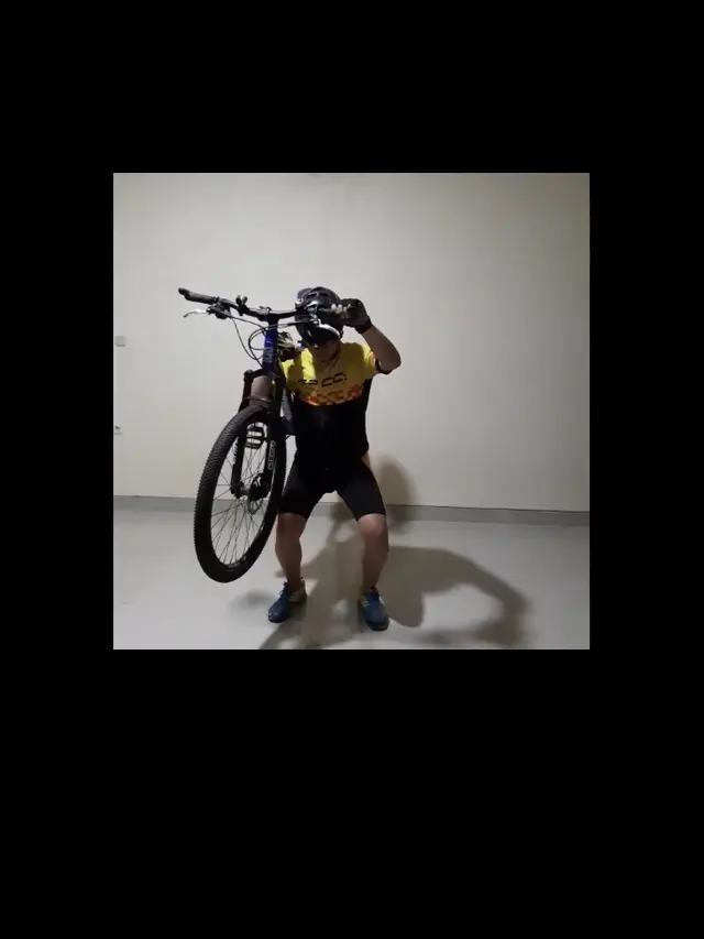 Squat/dok. video dr. Michael Triangto