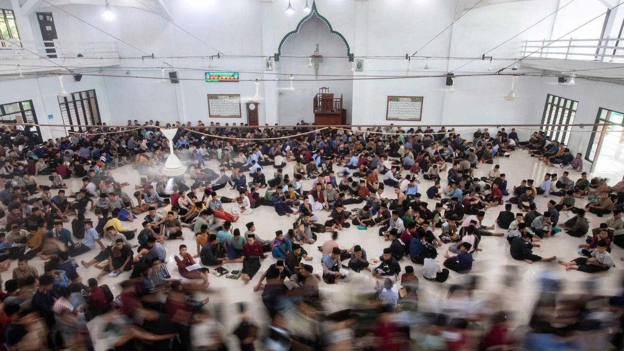 FOTO: Ribuan Santri Gelar Tadarus Lingkaran di Bulan Ramadan