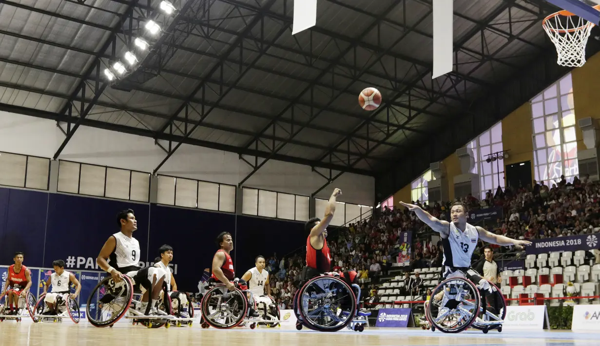 Pebasket Indonesia saat melawan Thailand pada Asian Para Games di Hall Basket, Jakarta, Rabu (10/10/2018). Indonesia kalah 10-62 dari Thailand. (Bola.com/M Iqbal Ichsan)