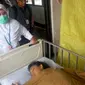 Jarum pentul yang tertelan oleh pelajar SMP asal Sumedang itu sudah menusuk salah satu bagian organ pernafasan. (Liputan6.com/Huyogo Simbolon)