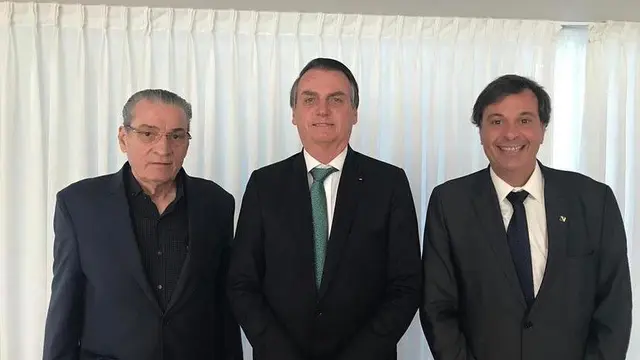 Ditolak Masuk Restoran Gegara Enggan Divaksin, Presiden Brasil Makan di Trotoar