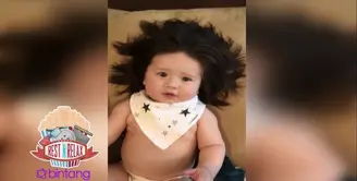 Bayi 7 Bulan Ini Punya Rambut Panjang