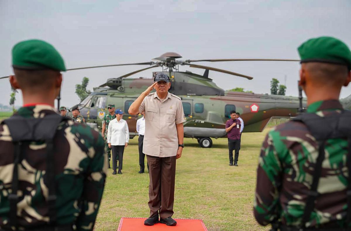 FOTO: Menhan Sjafrie Tinjau Yonif TP 843, Perkuat Sinergi Pertahanan, Kesehatan, dan Ketahanan Pangan