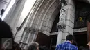 Patung Bunda Maria di pintu masuk Gereja Katedral, Jakarta, Sabtu (24/12) Antusias para peserta misa ibadah natal kali ini diprediksi akan lebih ramai dibanding tahun sebelumnya. (Liputan6.com/Helmi Afandi)