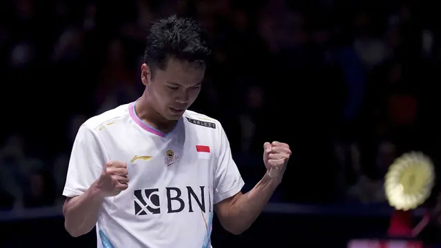 Foto: Momen Ginting Hentikan Rekor Buruk Pertemuan dengan Victor Axelsen, Tumbangkan Si Alien di All England 2024