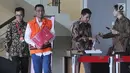 Bupati Kudus Muhammad Tamzil usai menjalani pemeriksaan oleh penyidik di Gedung KPK, Jakarta, Rabu (28/8/2019).  Muhammad Tamzil diperiksa sebagai tersangka terkait kasus suap pengisian jabatan perangkat daerah Kabupaten Kudus tahun 2019. (merdeka.com/Dwi Narwoko)