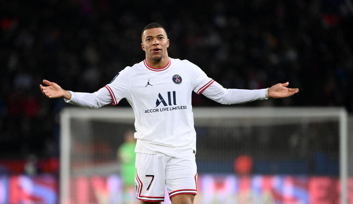 Gawang Rennes akhirnya jebol juga usai Mbappe yang berhasil memanfaatkan asis dari Lionel Messi pada masa injury time babak kedua. Gol tersebut sekaligus mengunci kemenangan 1-0 PSG atas Rennes. (AFP/Franck Fife)