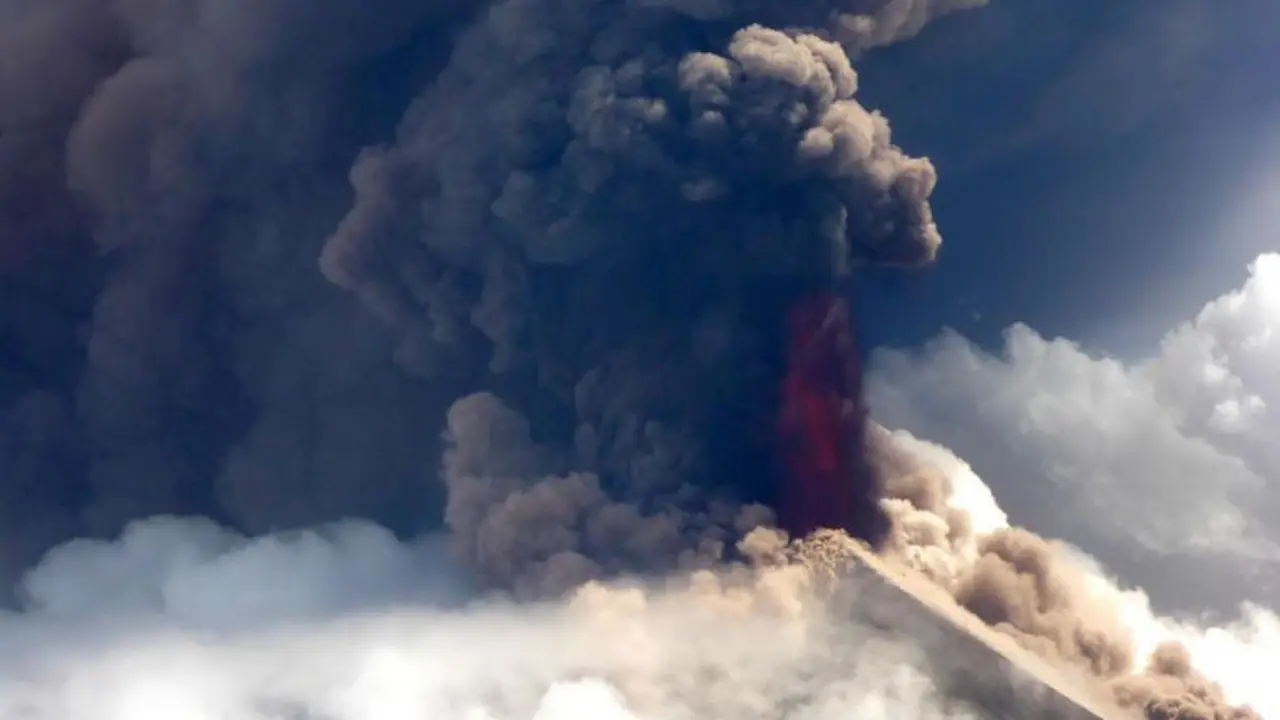 Gunung Ulawun - salah satu gunung berapi paling berbahaya di dunia. (AFP)