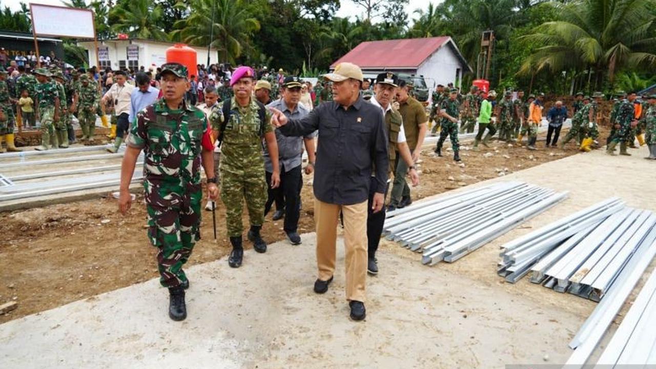 Menko Polkam Djamari Chaniago Tinjau Pembangunan Huntara Sumbar untuk Korban Bencana