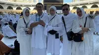 6 Potret Ridwan Kamil Berhaji, Bawa Foto Eril ke Hadapan Kakbah (Sumber: Instagram/ridwankamil.fanspage)