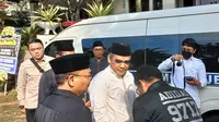 Sekjen Gerindra Ahmad Muzani takziah ke rumah duka mantan Wakil Ketua DPRD dari Fraksi Gerindra M Taufik di Jakarta Timur, Kamis (4/5/2023).(Merdeka.com/ Lydia Fransisca)
