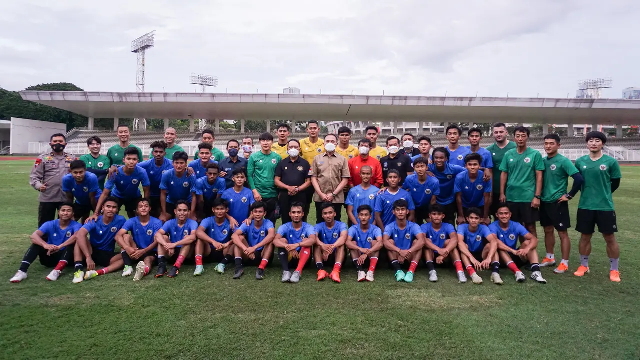 Foto: Shin Tae-yong Buka Hari Pertama TC Timnas Indonesia U-19 dengan Latihan Fisik, Disambangi Juga oleh Ketum PSSI dan Kemenpora