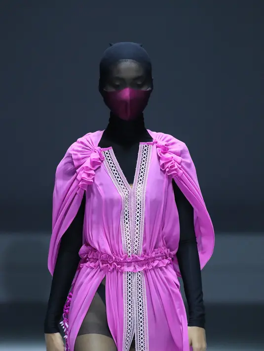 Jeffry Tan terinspirasi dari 3 destinasi favoritnya, Paris, Bali, dan Tokyo pada koleksi kali ini.  (Foto: JFW/ Bobo Firmansyah)