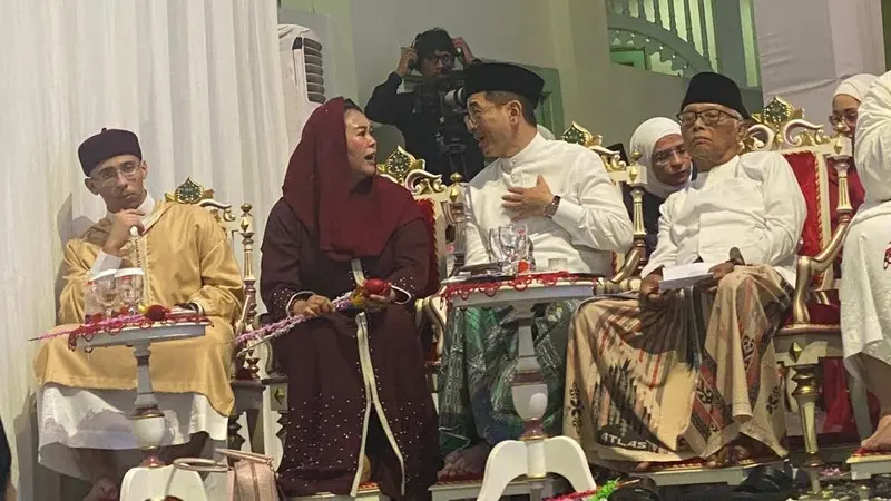 Ketua TPN Ganjar Pranowo, Arsyad Rasyid bertemu dengan Yenny Wahid di acara Maulid Nabi di Pesantren Krapyak. (Istimewa)