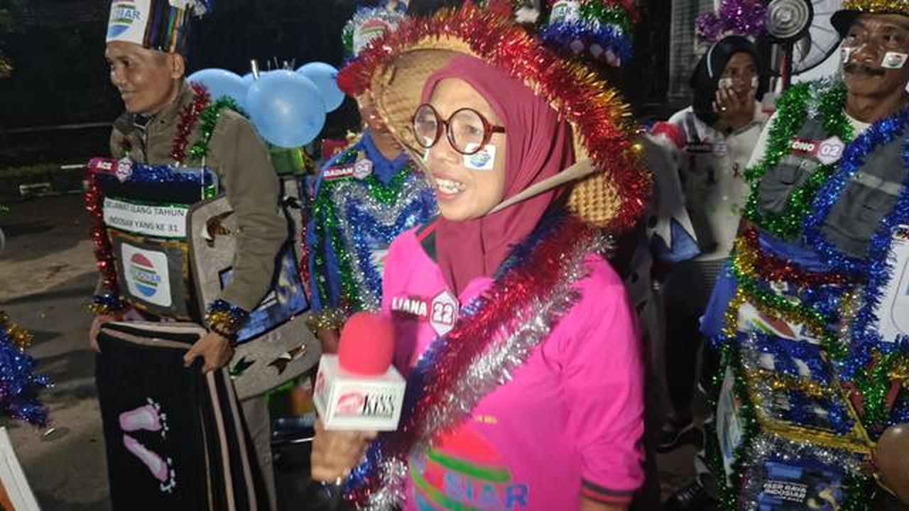 Aksi Pedagang Sapu Hingga Tukang Las Hias Alat Dagang di HUT Indosiar, Ada yang Pakai Aksesori Love!