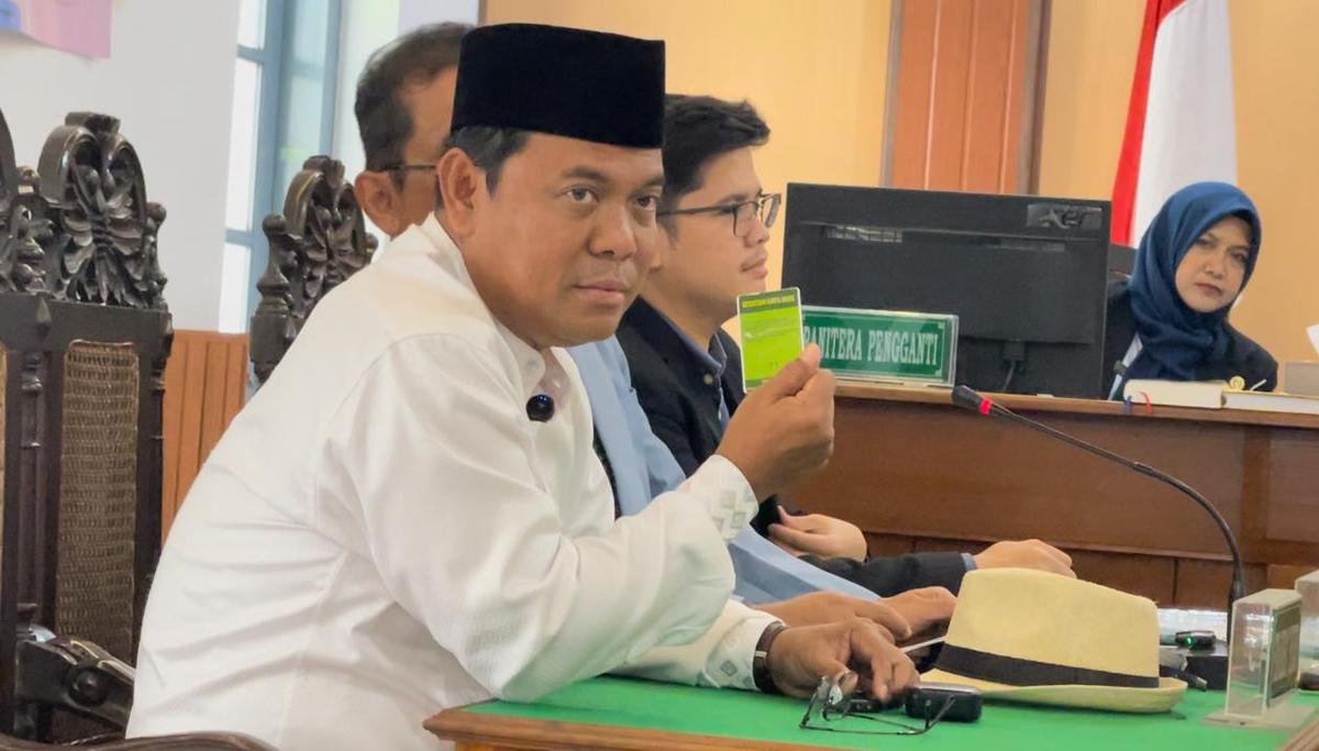 Sidang ganti rugi Rp4,2 miliar diajukan Sugi Nur Raharja alias Gus Nur kembali digelar di Pengadilan Negeri Surakarta, Selasa (22/9). (merdeka.com/arie sunaryo).